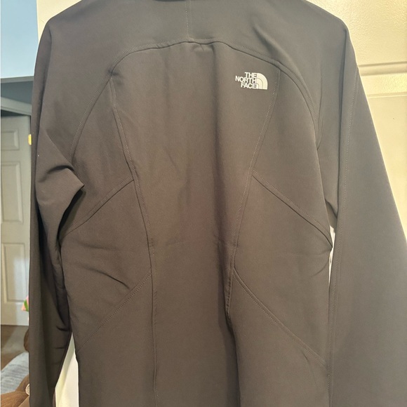 Women’s Northface windwall black jacket - Picture 3 of 5